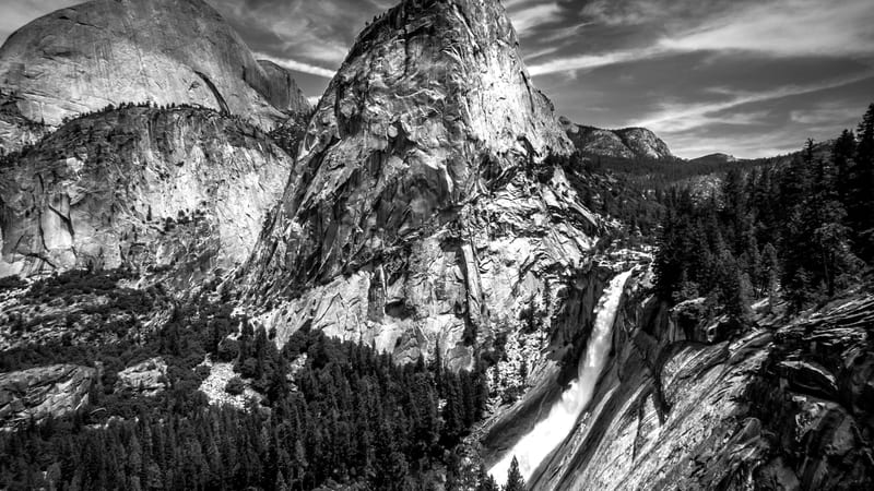 The classic Tunnel View panorama of Yosemite Valley shows El Capitan rising on the left, Half Dome in the distance, and Bridalveil Fall cascading on the righ…