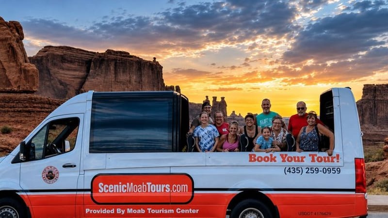 Arches National Park Sightseeing Tour from Moab