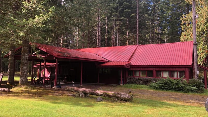 Cedar at Rainier Lodge (0.4 m from Mt.Rainier)